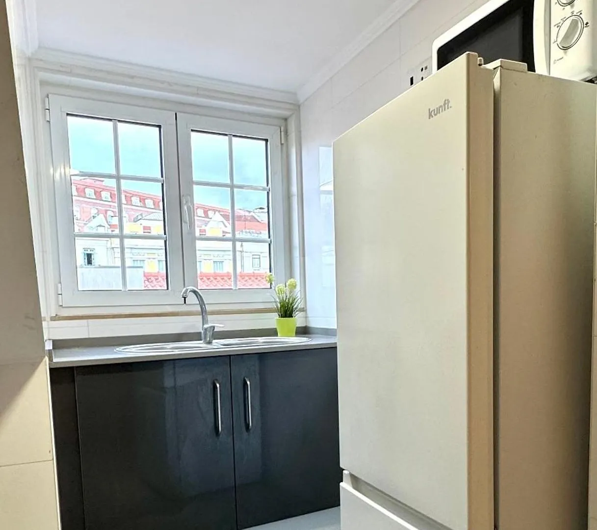 Helle Und Gemuetliche Wohnung Im Zentrum Lisbon 0*,